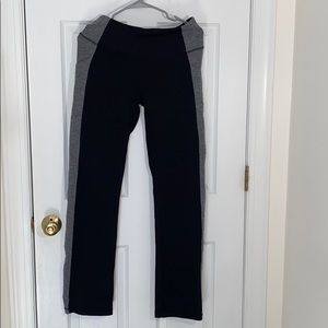 MARIKA: Yoga Pants with Pockets!!